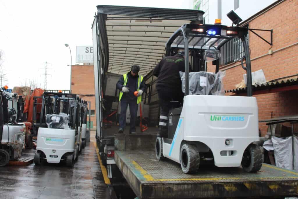 Descarga carretilla elevadora desde camion