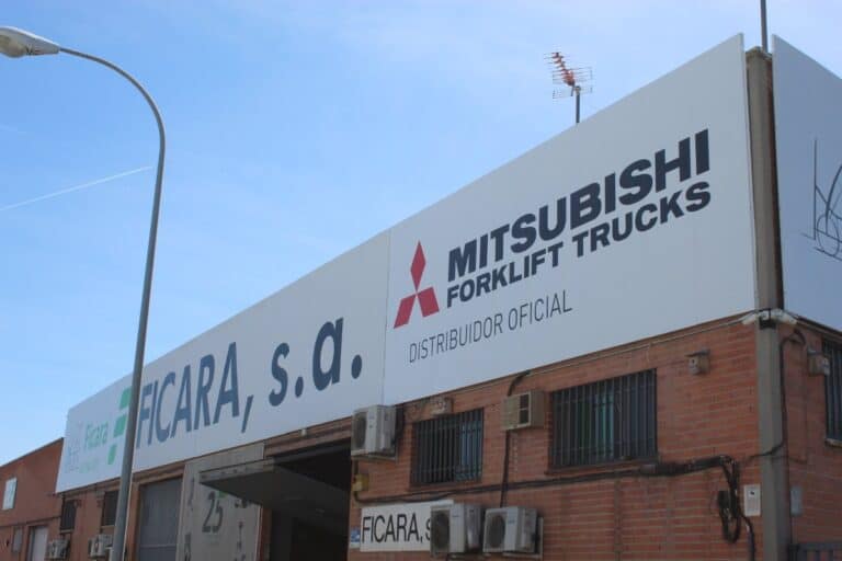 Imagen de la nueva fachada de FICARA con el logo de Mitsubishi
