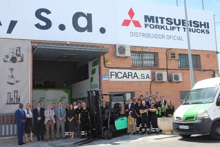 Foto de la llegada de la primera carretilla Mitsubishi a FICARA